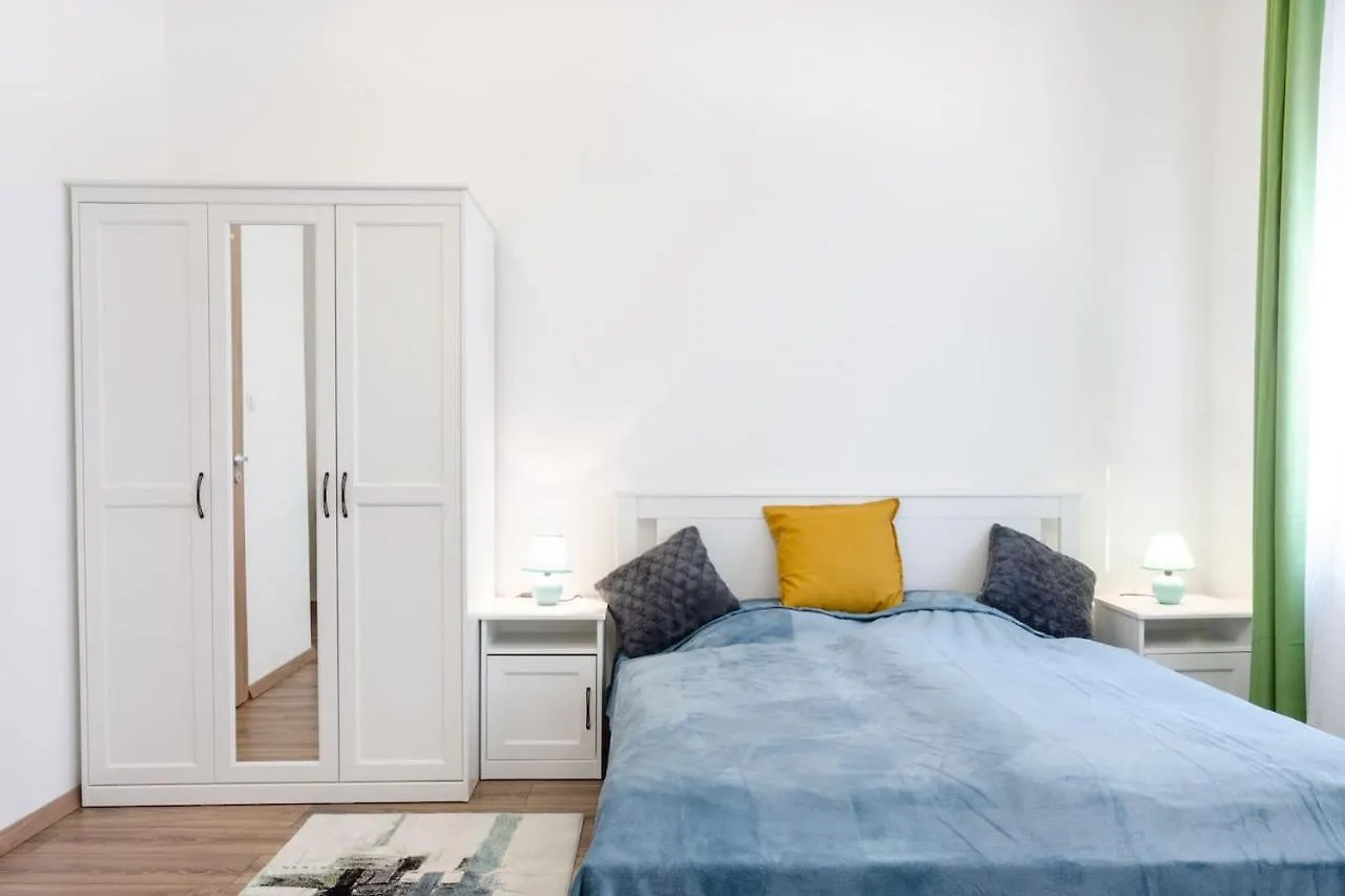 Apartment 3 En Suit Bedroom Flat In The Main Centre For 6Ppl, 3Bdr,3Bthr,Ac Budapest Hungary