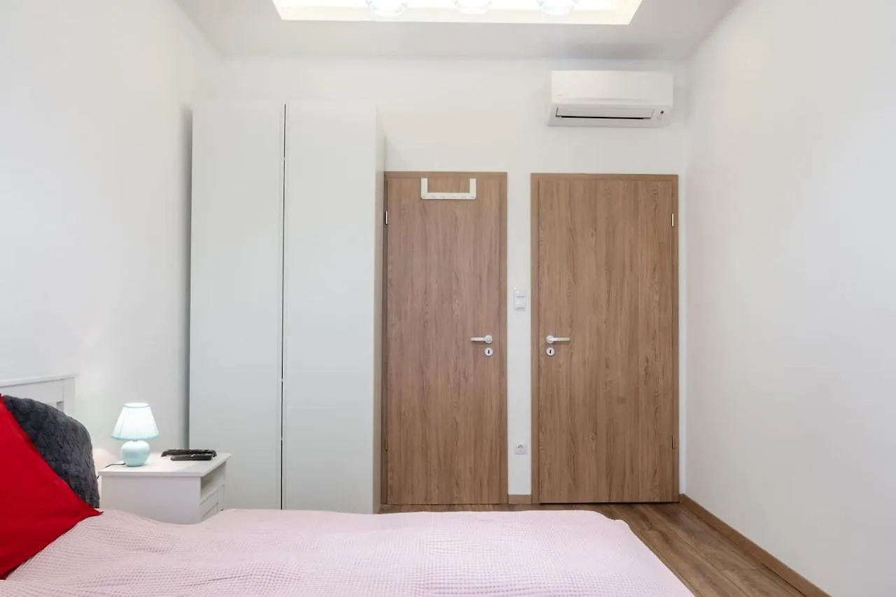 Apartment 3 En Suit Bedroom Flat In The Main Centre For 6Ppl, 3Bdr,3Bthr,Ac Budapest