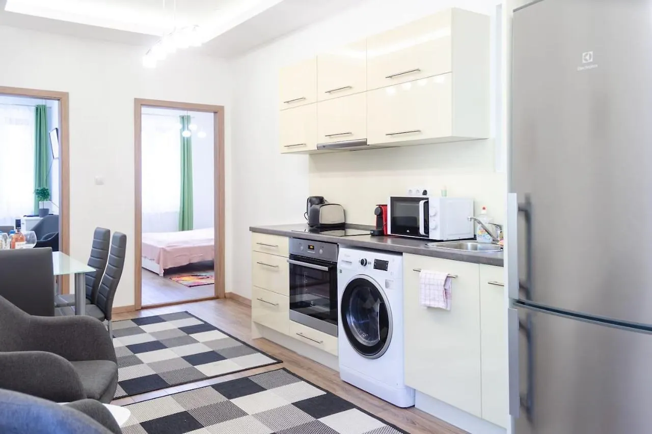 Apartment 3 En Suit Bedroom Flat In The Main Centre For 6Ppl, 3Bdr,3Bthr,Ac Budapest