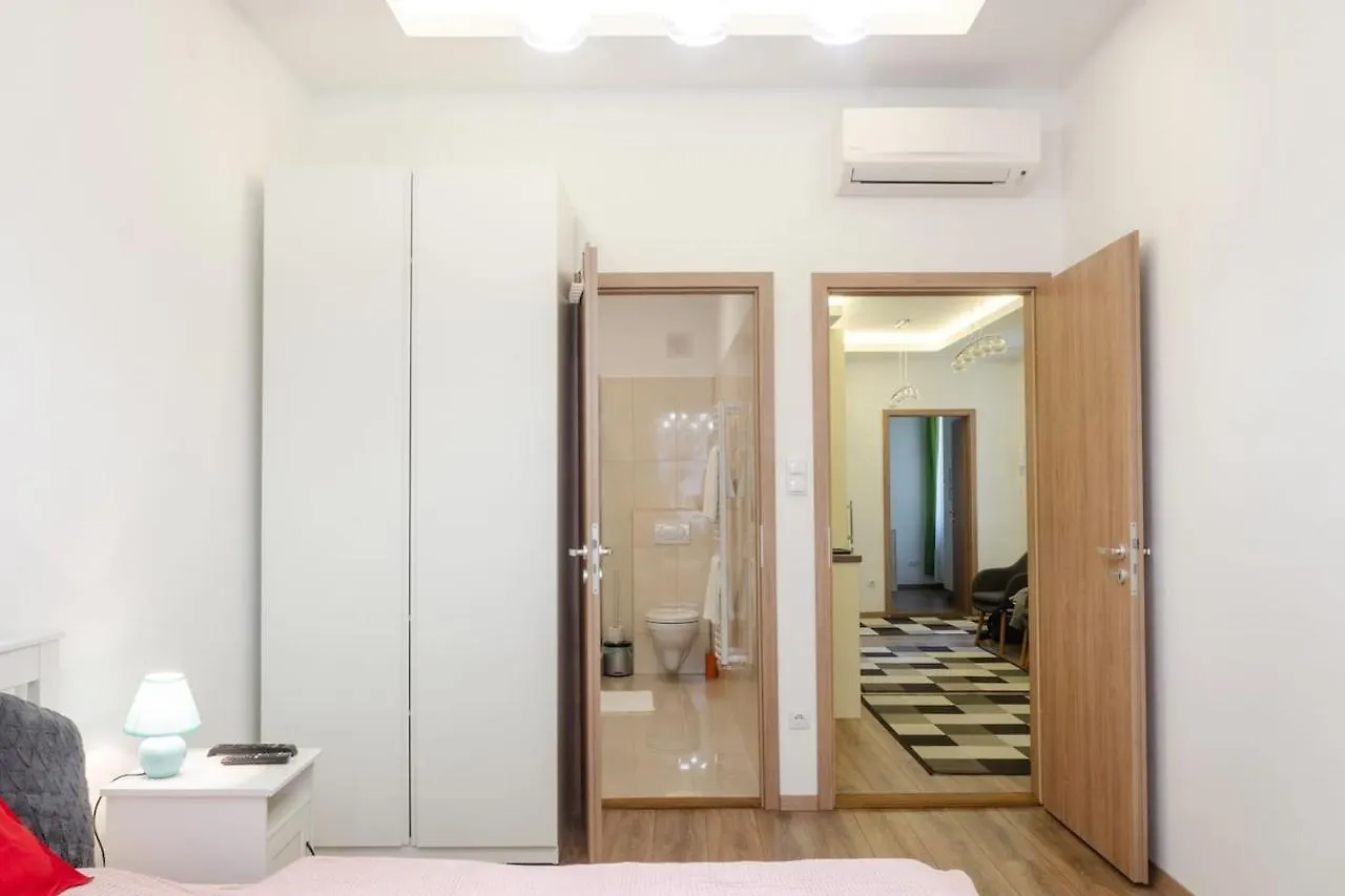 3 En Suit Bedroom Flat In The Main Centre For 6Ppl, 3Bdr,3Bthr,Ac Budapest 0*,  Hungary