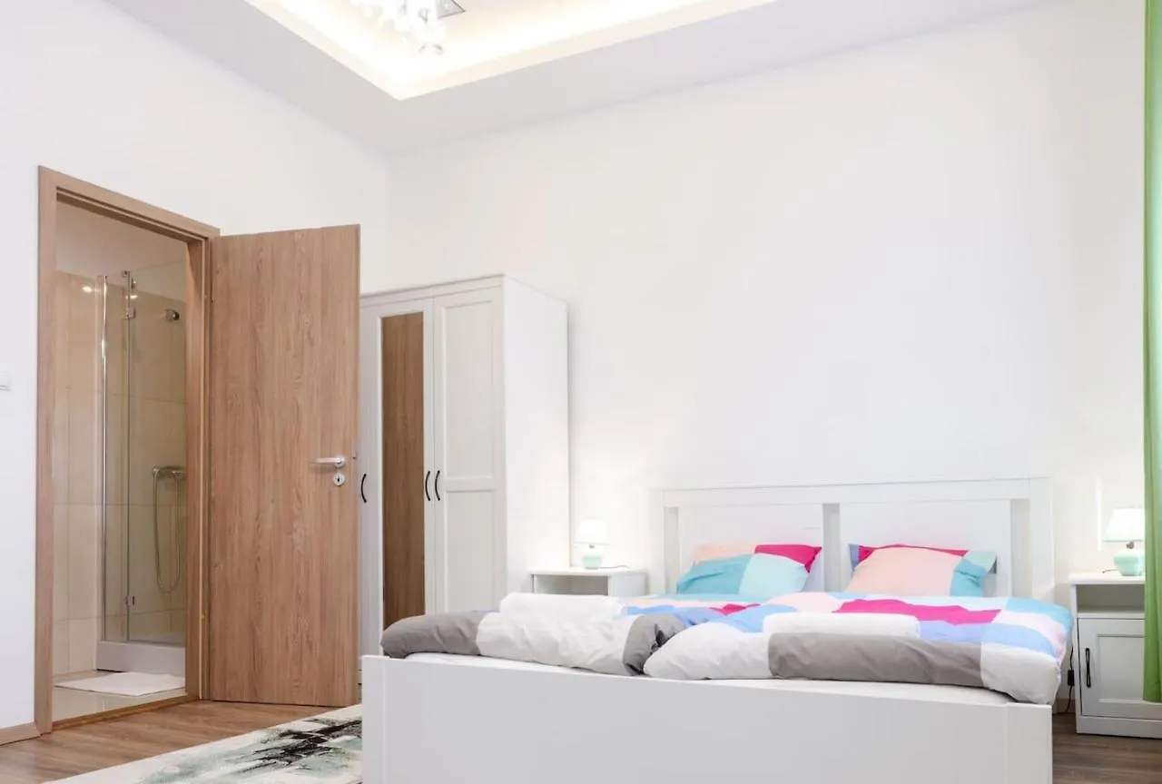 3 En Suit Bedroom Flat In The Main Centre For 6Ppl, 3Bdr,3Bthr,Ac Budapest