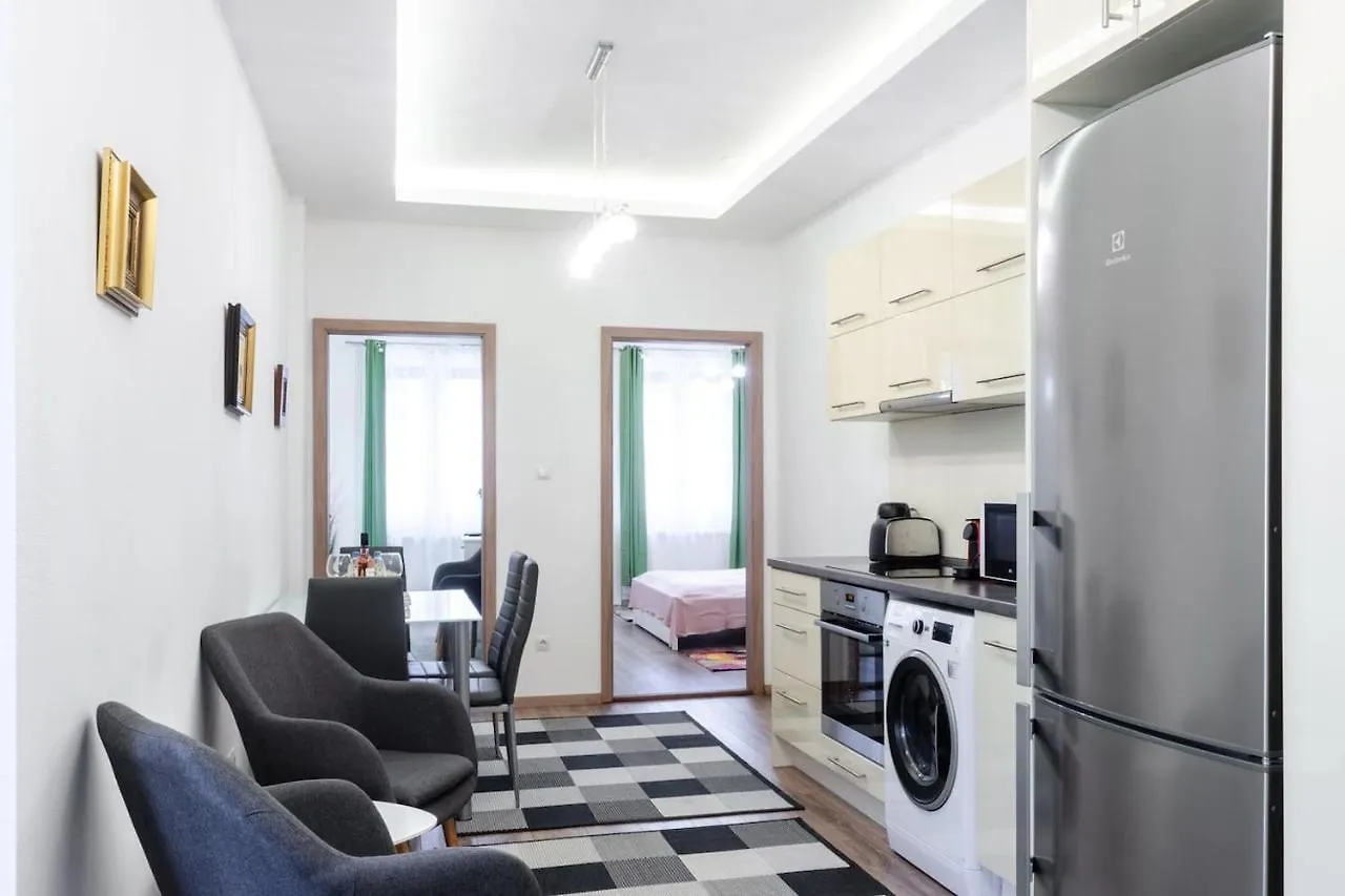 Apartment 3 En Suit Bedroom Flat In The Main Centre For 6Ppl, 3Bdr,3Bthr,Ac Budapest